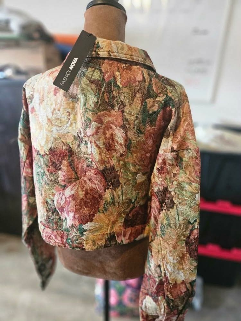 Fashion Nova Floral Woven Tapestry Cropped Jacket NWT XL - Picture 3 of 7